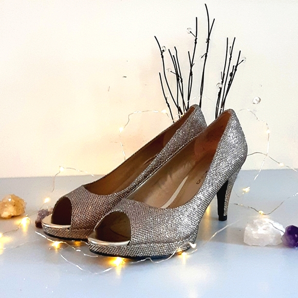 πβ¨οΈ BANDOLINO Silver Sparkly Metalic Pumps - Picture 3 of 13